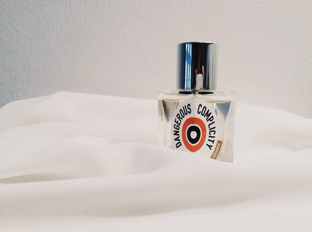 30 Tips On How To Wear Perfume (And Make It Last Longer?) • Ventvenir Perfume Blog 30 Tips On How To Wear Perfume (And Make It Last Longer?) • Ventvenir Perfume Blog
